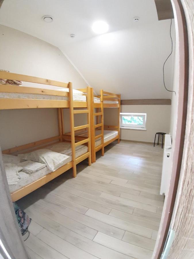Hostel U Pottera Tsjernivsi Buitenkant foto
